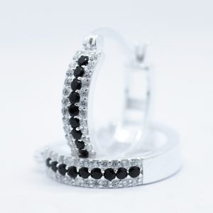Aros candonga con circones blancos y negros Brilho
