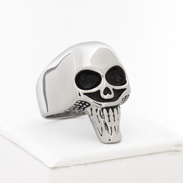 Anillo Calavera Liso. Diseñor Calavera Liso y Dientes Grandes. Género Unisex. Talla 24 - US 11. Acero Quirúrgico 316. SKU: AAN0910104-12-T11 Brilho