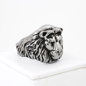 Anillo del Rey León Envejecido. Género Unisex. Talla 30 US 13. Acero Quirúrgico 316. SKU: AAN0910104-11-T12 Brilho.