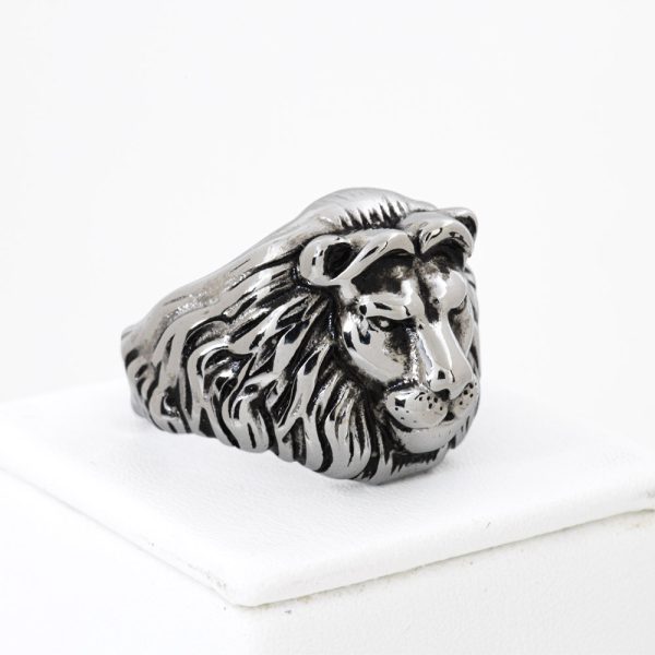Anillo del Rey León Envejecido. Género Unisex. Talla 30 US 13. Acero Quirúrgico 316. SKU: AAN0910104-11-T12 Brilho.