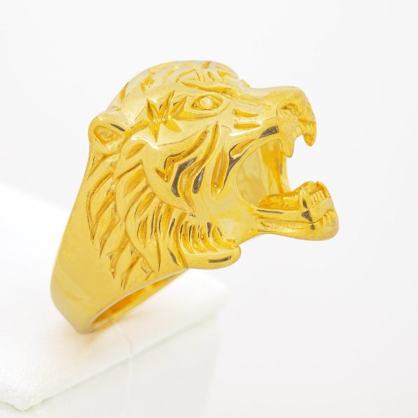 Anillo de Acero Quirúrgico 316. Diseño Cabeza de León. Baño en Oro Gold Filled. Género Unisex. Talla 25 US 11. SKU: AAN0910104-15-T11 Brilho.