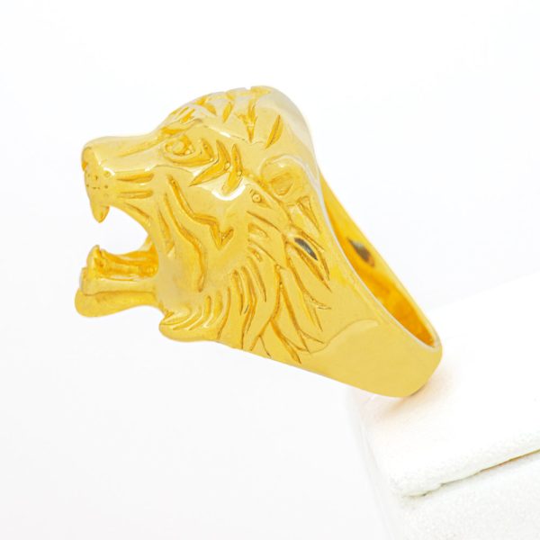 Anillo de Acero Quirúrgico 316. Diseño Cabeza de León. Baño en Oro Gold Filled. Género Unisex. Talla 25 US 11. SKU: AAN0910104-15-T11 Brilho.
