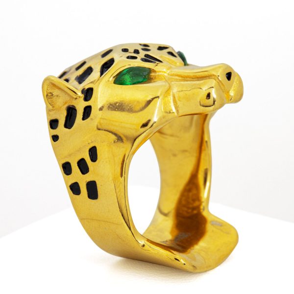 Anillo de Acero Quirúrgico 316. Diseño Tigre. Baño en Oro Gold Filled. Circones Color Verde. Género Unisex. Talla 28 - US 12. SKU: AAN0910104-03-T12 Brilho.