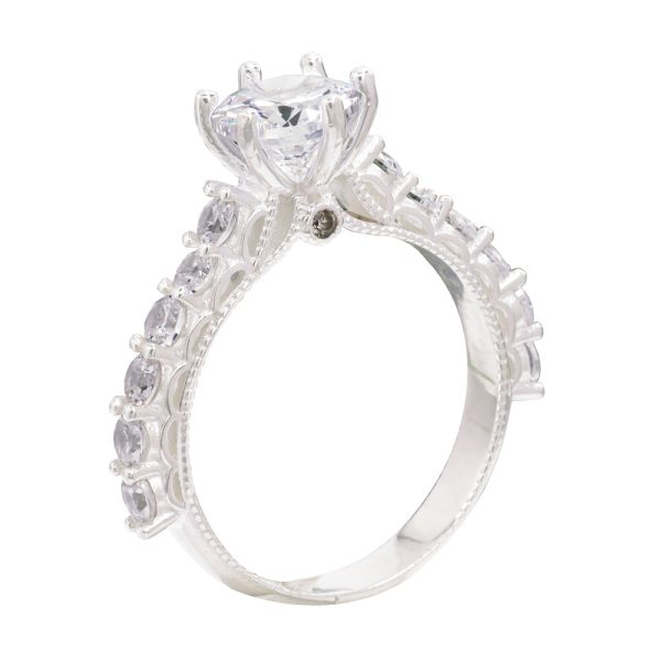 Comprar anillos solitarios de plata italiana es más que elegir una joya; es adquirir un símbolo de elegancia atemporal y compromiso personal. Estos anillos, con su diseño sencillo y foco en una piedra central, representan pureza, algo perfecto para quienes buscan un estilo clásico sin renunciar al toque moderno. La plata italiana 925, famosa por su brillo y durabilidad, da vida a estos solitarios, asegurando que cada pieza mantenga su esplendor a través del tiempo. Un anillo solitario en plata italiana es una elección sofisticada y accesible que habla de buen gusto, perfecta para expresar sentimientos profundos o para llevar un detalle de refinamiento en el día a día.