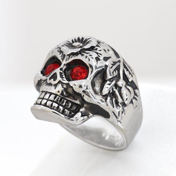 Anillo Calavera con Circones Rojos en Acero. Género Unisex. Talla 23 - US 10. Acero Quirúrgico 316. SKU: AAN0910104-04-T10 Brilho