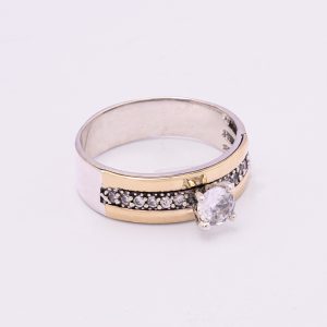 Anillo de Compromiso Laminas de Oro. Circones Color Blanco. Plata italiana 925. Peso de 4,9 Gramos. Talla US:10 - Nº22 SKU:PAN0101001-4,9GR Brilho.