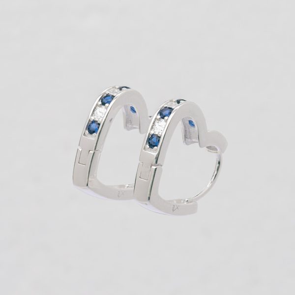Aros Cangonda. Plata Italiana 925. Diseño Corazón Circón Azul y Blanco. Peso de 3,4 Gramos. SKU: PCA0220005-3,4GR. Brilho.