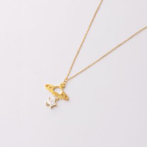 Collar de Plata Italiana 925. Diseño: Colgante Saturno Circón de Estrella. Largo de 40cm. Collar Baño Oro.  SKU: PCO1022001-SA Brilho