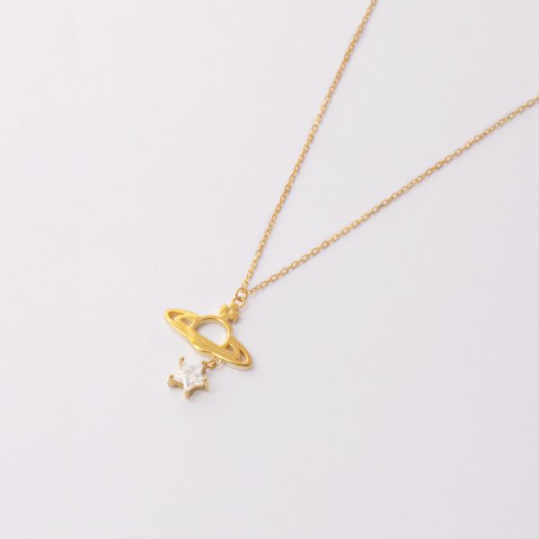 Collar de Plata Italiana 925. Diseño: Colgante Saturno Circón de Estrella. Largo de 40cm. Collar Baño Oro.  SKU: PCO1022001-SA Brilho