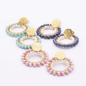 Aros Aretes. Enchape en Oro 18k. Perlas Ecológicas. En 3 Colores; ROSADO, AZUL MARINO Y CELESTE. SKU; AZUL MARINO: GAT0116596-5 | ROSADO: GAT0116596-6 | CELESTE: GAT0116596-7 Brilho.