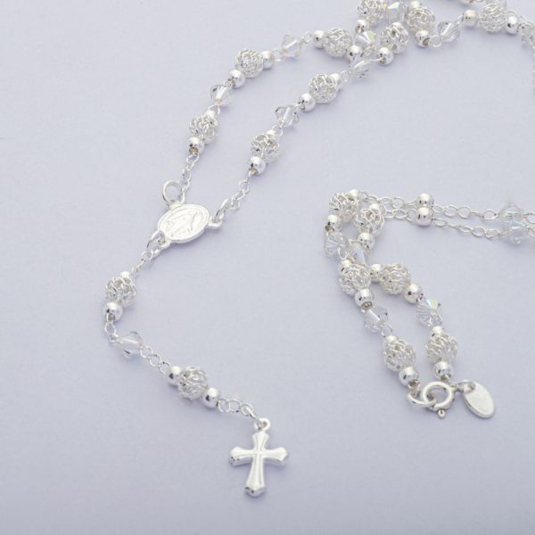 Collar Rosario Circones Swarovski. Plata Italiana 925. Peso de 10,8 Gramos. Largo de 30cm. Diseño Virgen María. SKU: PCM0220008#197 Brilho.