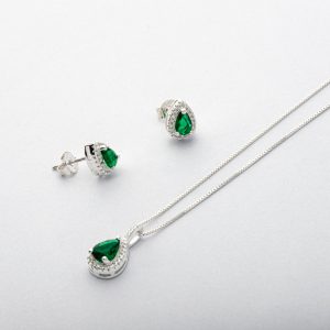 Conjunto de Dije y Aros Topo. Plata Italiana 925. Circones de Colores y Micro Circones Blancos. Variedad de Colores: Verde, Azul, Negro y Lila. Peso de 3,8 Gramos. SIN CADENA. SKU: PJS0722010#215 Brilho.