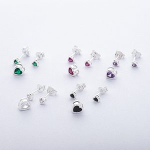 Conjunto Dije y Aros Topo Punto de Luz. Plata italiana 925. Diseño Corazones. Conjunto con Circones en 5 Colores. Peso de 1.06 en Gramos por Unidad. SKU: PJS0220023#210. Brilho