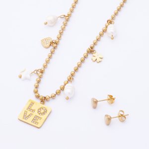Conjunto Collar y Aros Topo. Acero Quirúrgico 316. Aros Topo Corazón Collar con Colgantes Variados. Enchape en Oro. SKU: AJU0110004 Brilho.
