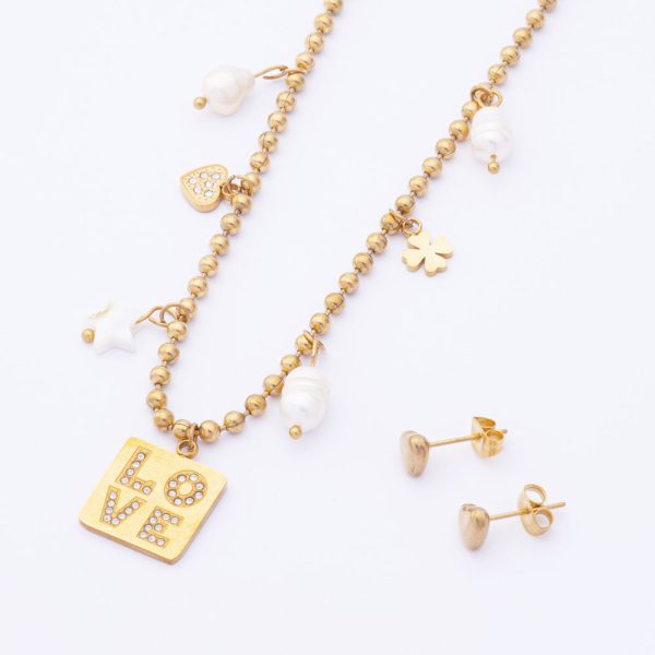 Conjunto Collar y Aros Topo. Acero Quirúrgico 316. Aros Topo Corazón Collar con Colgantes Variados. Enchape en Oro. SKU: AJU0110004 Brilho.